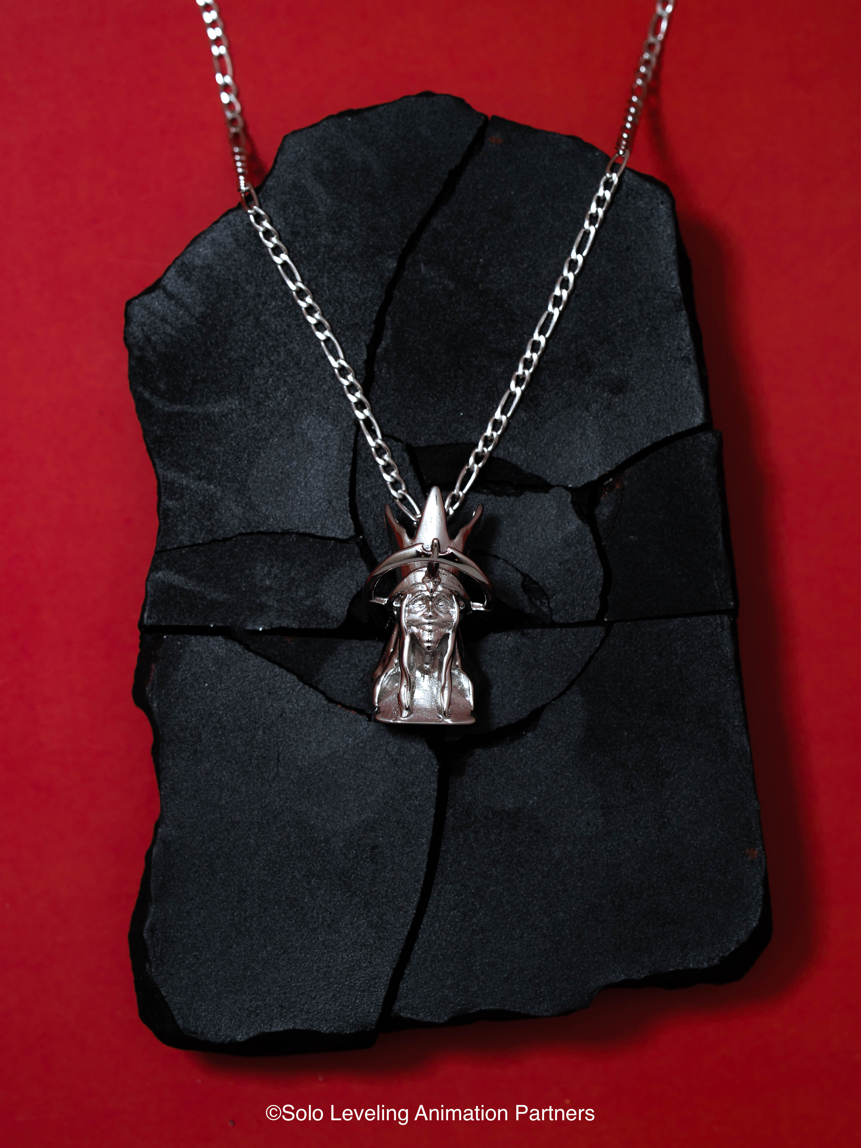 SOLO LEVELING STATUE OF GOD PENDANT